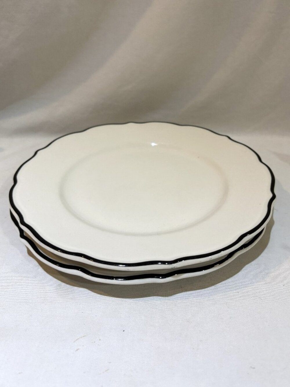 Pair VTG Restaurant Ware Manhattan Salad Plates 9" Scallop Edge Syracuse China